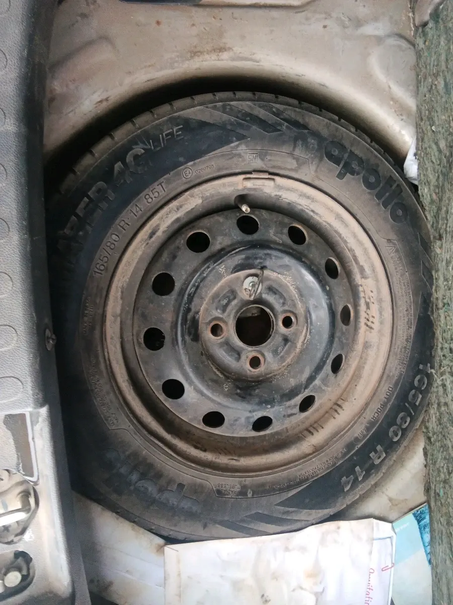 2013 Maruti Ritz VXI, Petrol, Manual, 1,10,986 km, tyre