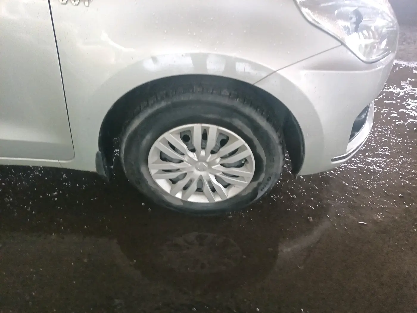 2018 Maruti Dzire VXI AMT, Petrol, Automatic, 39,645 km, tyre