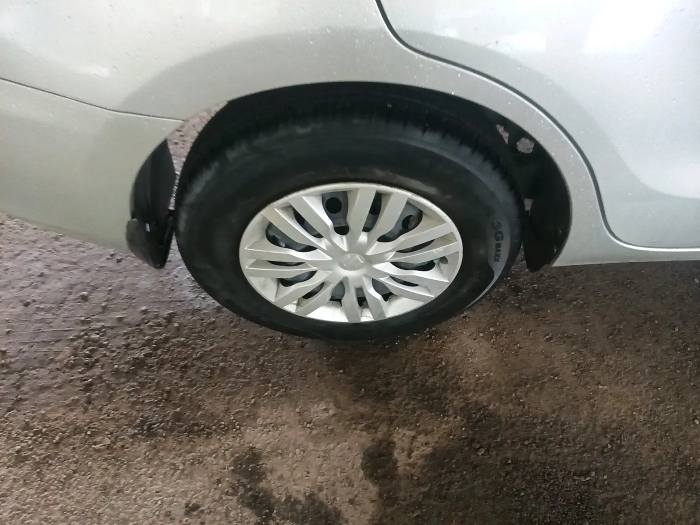 2018 Maruti Dzire VXI AMT, Petrol, Automatic, 39,645 km, tyre