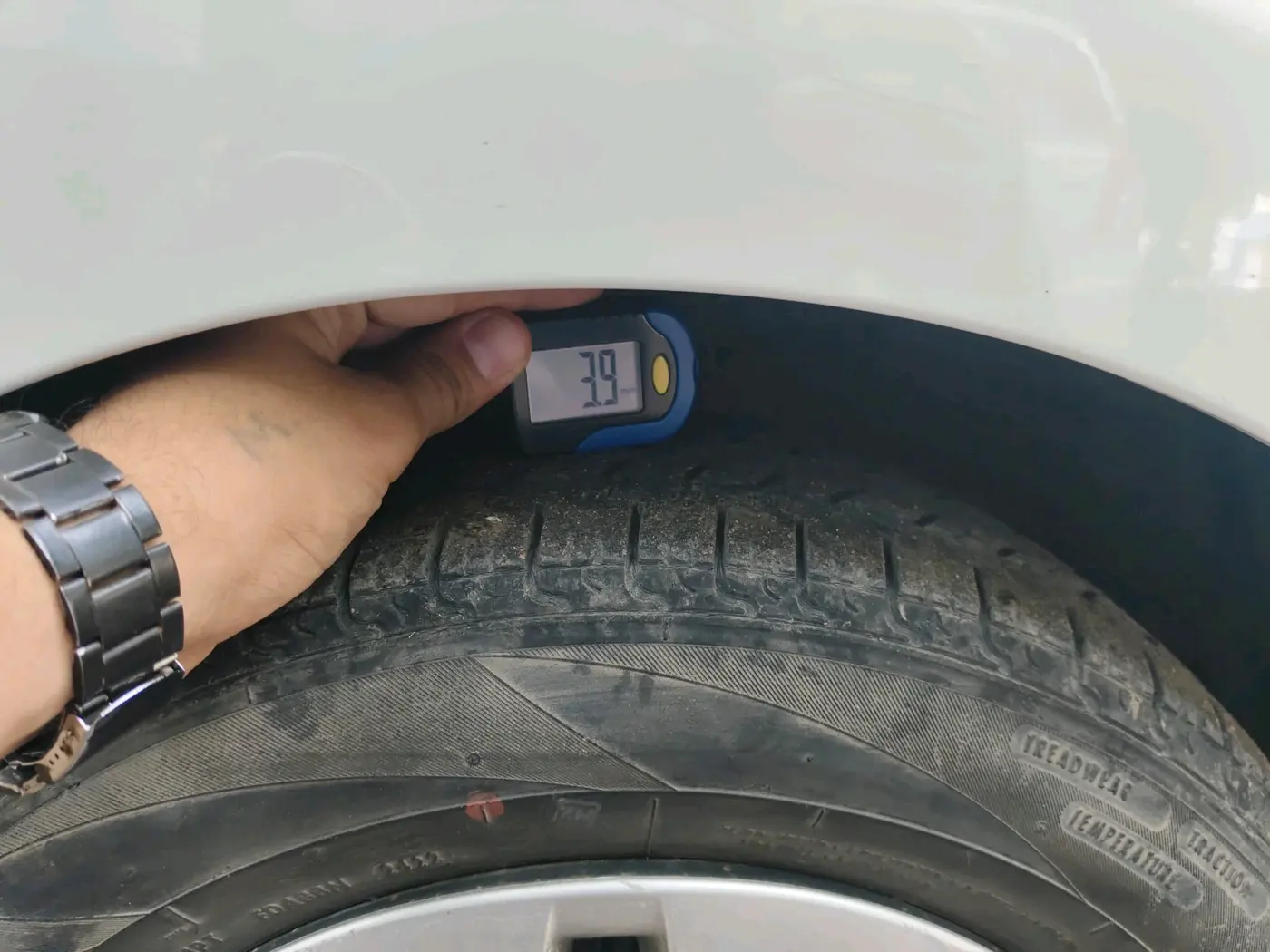 2017 Hyundai Xcent S 1.2, CNG, Manual, 1,04,565 km, tyre