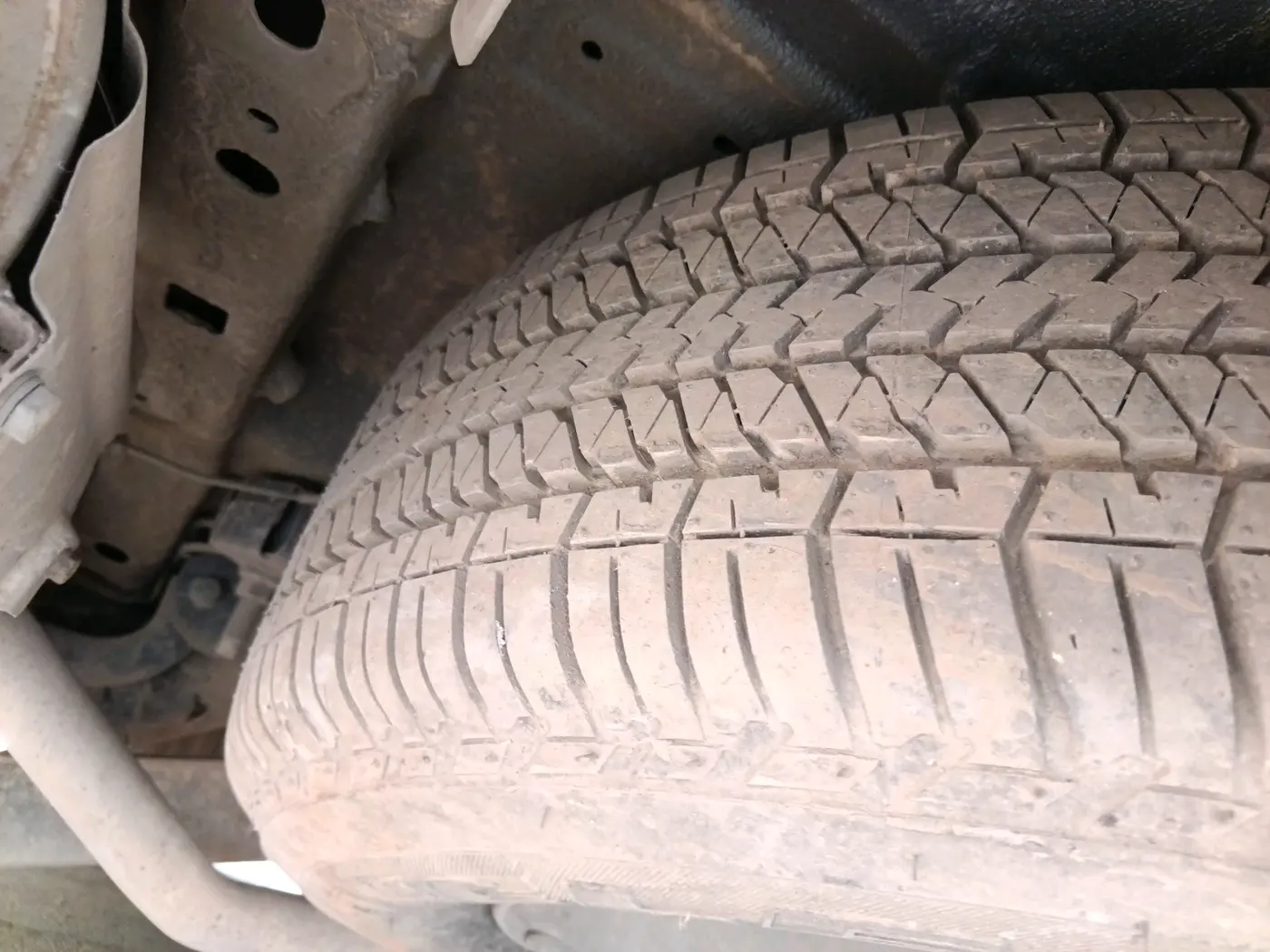 2012 Mahindra XUV500 W8, Diesel, Manual, 1,00,797 km, tyre