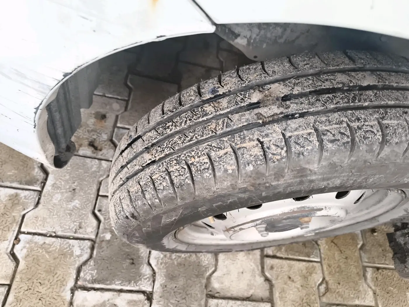 2011 Maruti Wagon R 1.0 LXI CNG, CNG, Manual, 1,10,755 km, tyre
