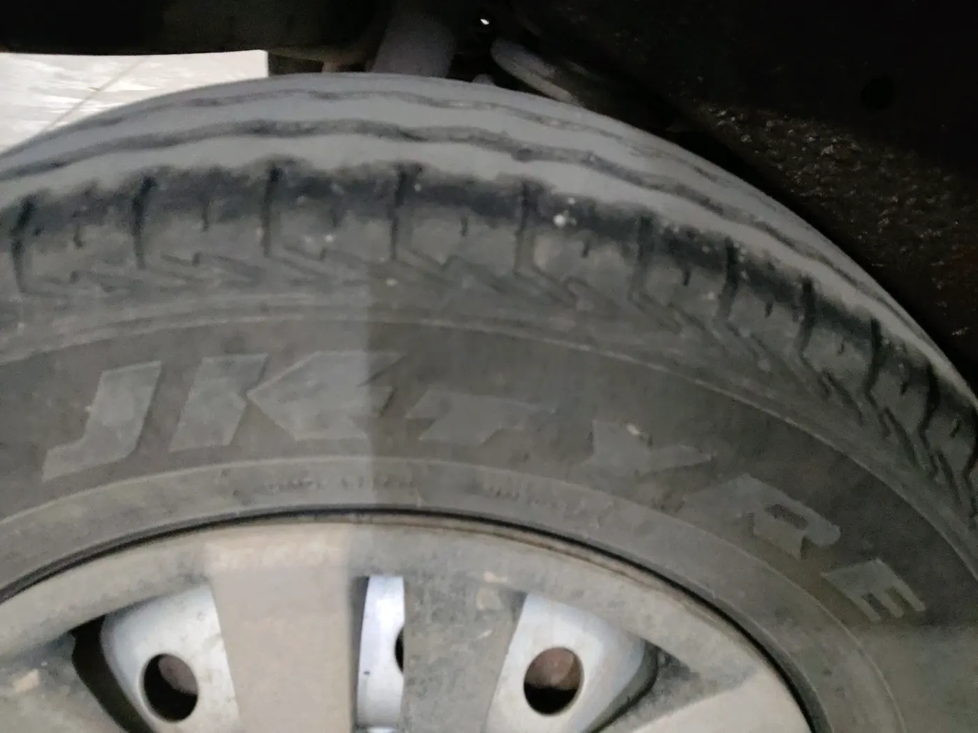 2024 Maruti Eeco 5 STR AC CNG, CNG, Manual, 30,798 km, tyre