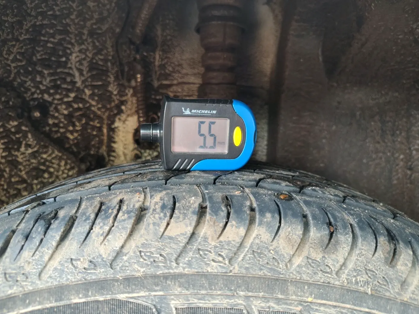 2024 Tata PUNCH ACCOMPLISHED DAZZLE SUNROOF CNG MT, CNG, Manual, 56,480 km, tyre