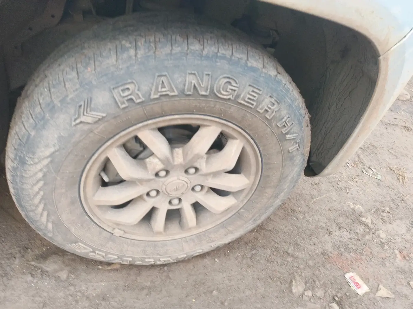 2016 Mahindra TUV300 T8, Diesel, Manual, 2,85,670 km, tyre