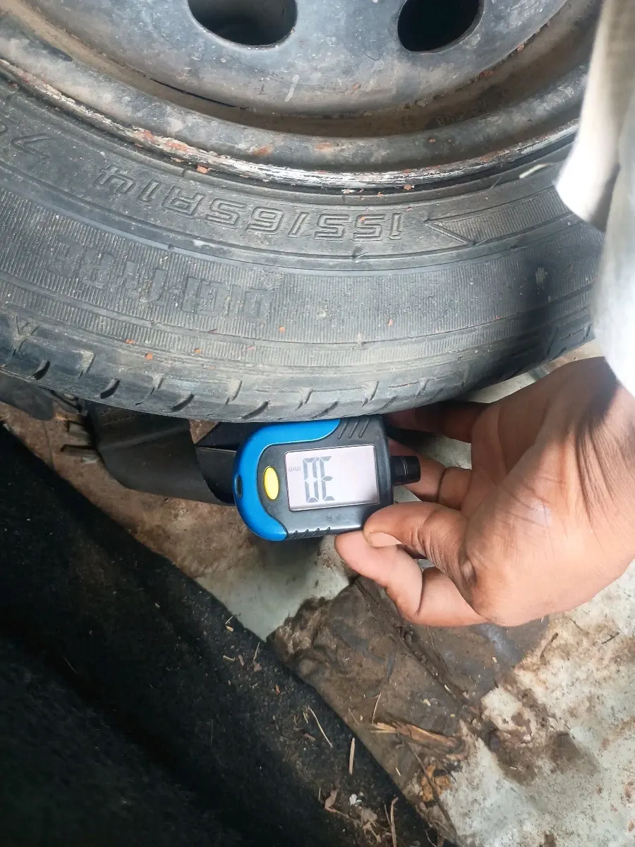 2017 Tata Indigo ECS GLS, Petrol, Manual, 64,598 km, tyre