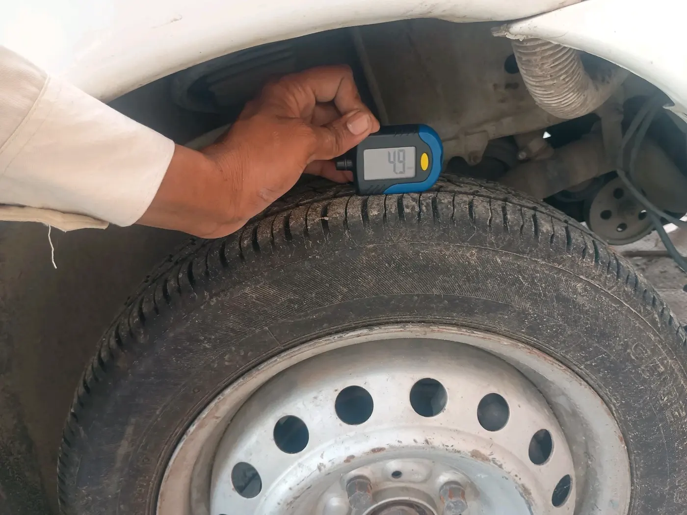 2017 Tata Indigo ECS GLS, Petrol, Manual, 64,598 km, tyre