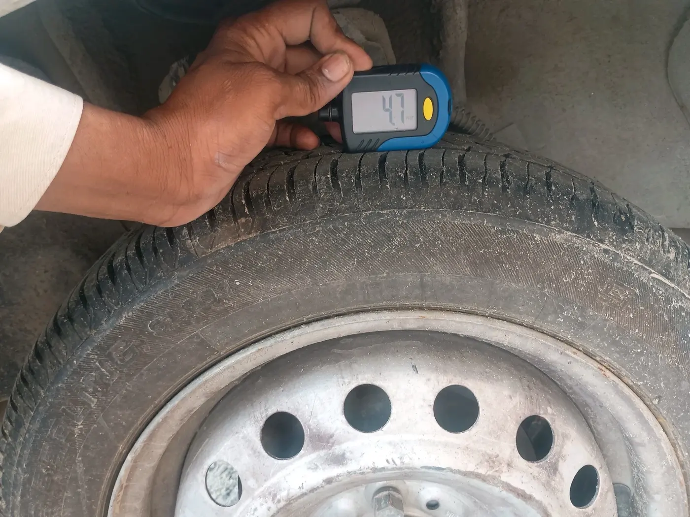 2017 Tata Indigo ECS GLS, Petrol, Manual, 64,598 km, tyre