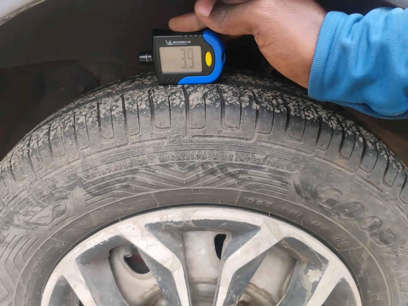 2012 Maruti Eeco 7 STR, Petrol, Manual, 94,703 km, tyre