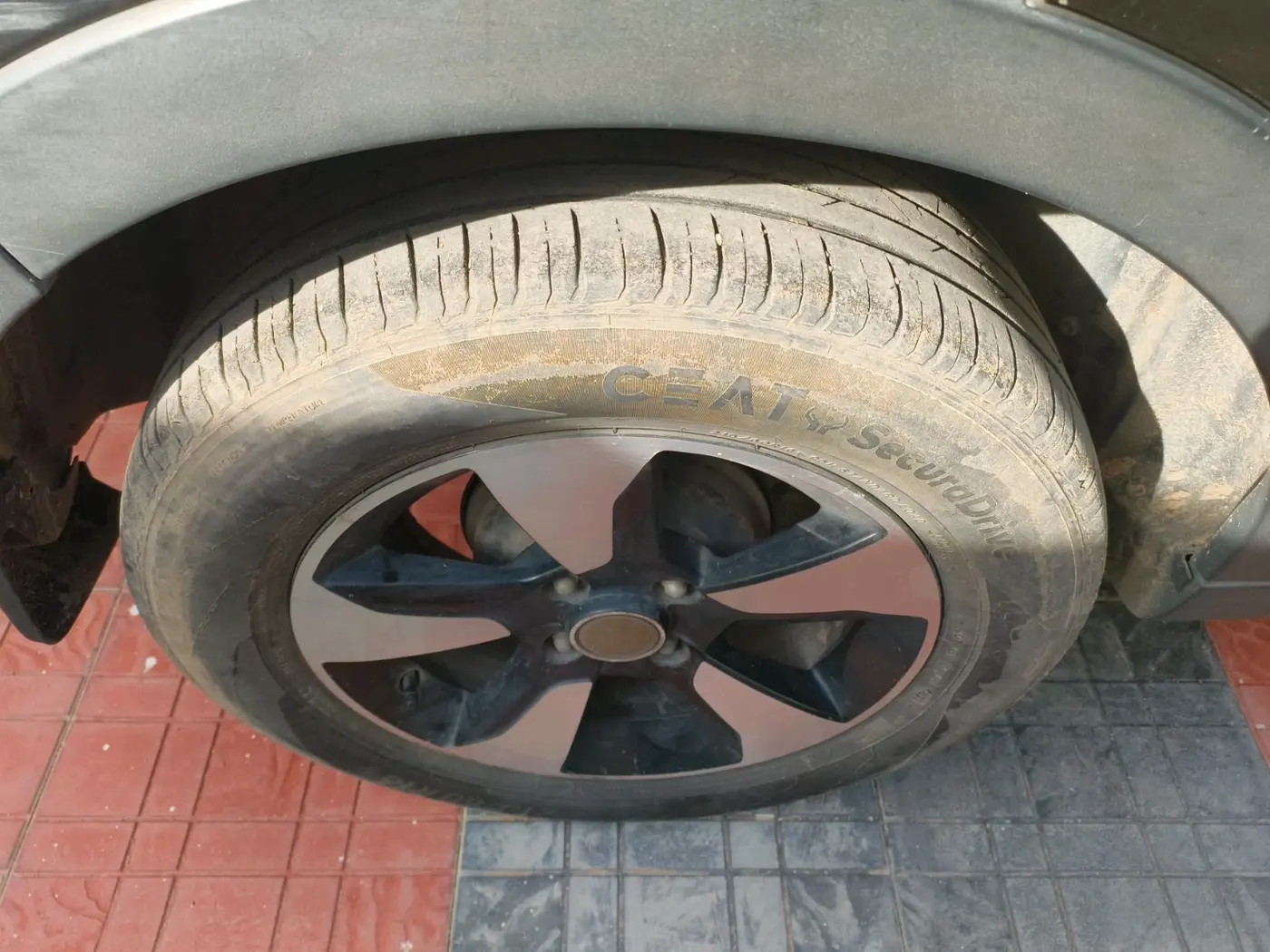 2019 Tata NEXON XZA PLUS DIESEL, Diesel, Automatic, 97,536 km, tyre