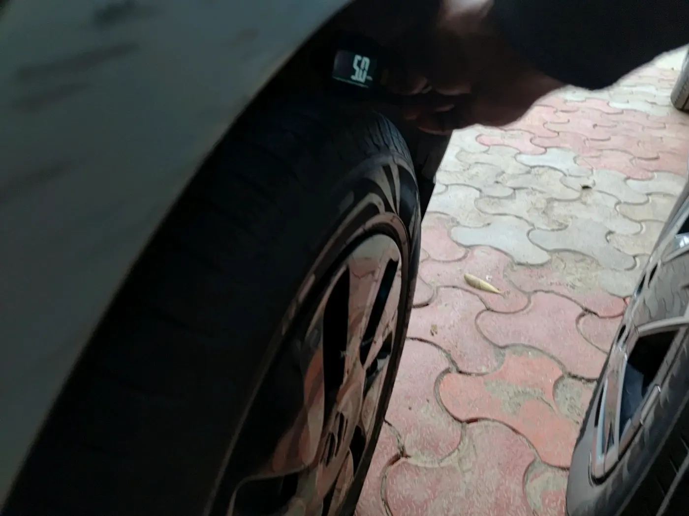 2014 Maruti Swift VXI, CNG, Manual, 1,01,345 km, tyre