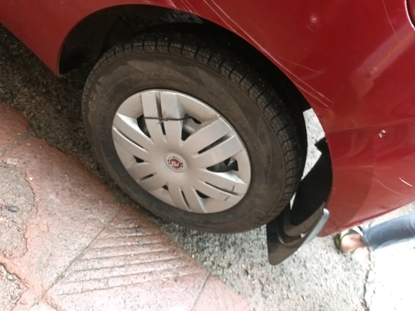 2014 Hyundai Eon ERA +, Petrol, Manual, 20,028 km, tyre