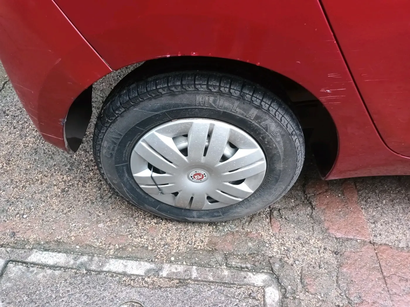2014 Hyundai Eon ERA +, Petrol, Manual, 20,028 km, tyre