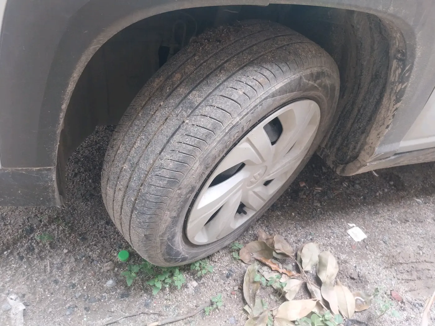 2025 Maruti Victoris Lxi 1.5 CNG MT, CNG, Manual, 14,762 km, tyre