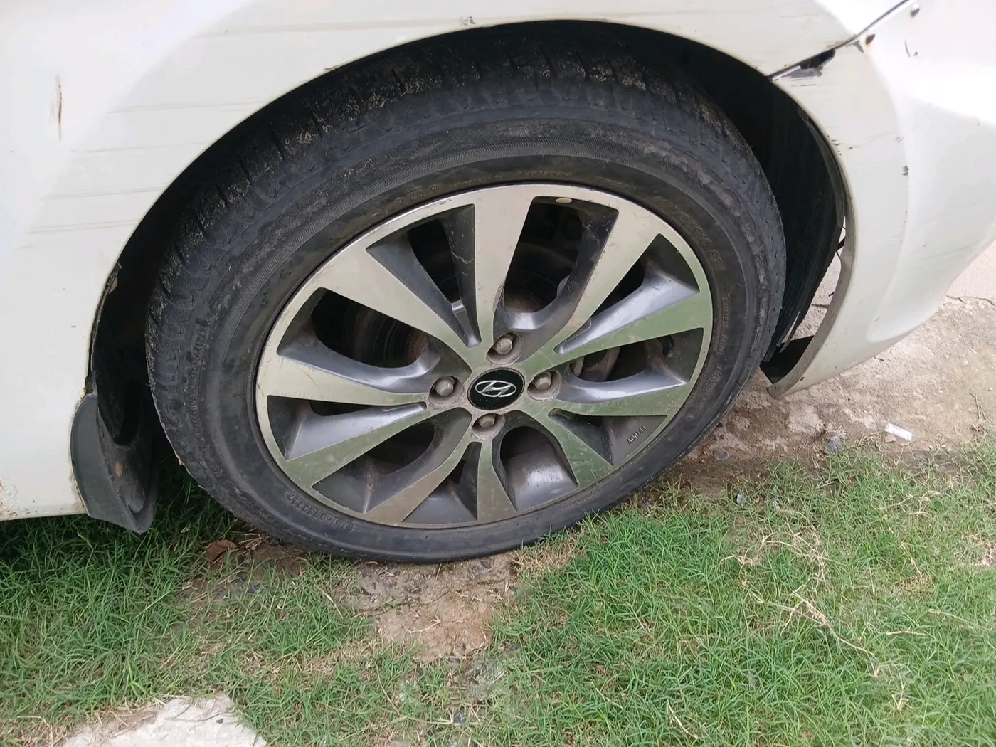 2013 Hyundai Verna FLUIDIC 1.6 CRDI SX, Diesel, Manual, 1,55,165 km, tyre