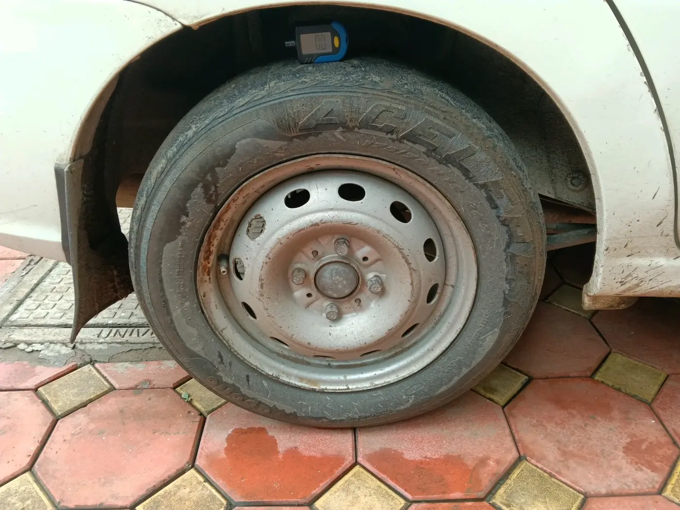 2012 Tata Indigo ECS LX CR4, Diesel, Manual, 2,10,295 km, tyre