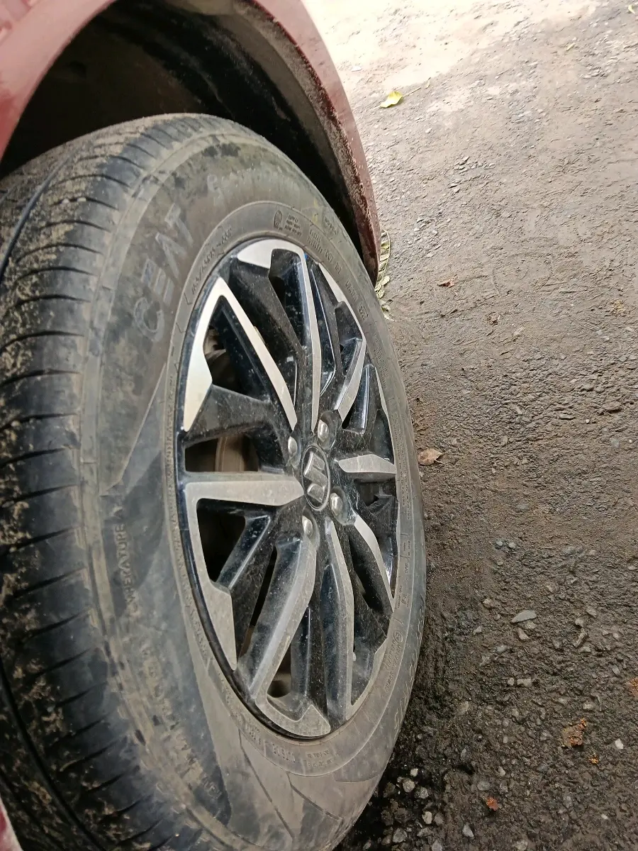 2025 Maruti Dzire ZXi Plus AMT, Petrol, Automatic, 12,186 km, tyre