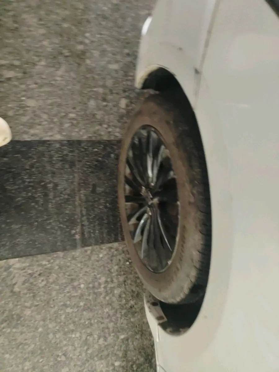 2021 Maruti Ciaz ALPHA  AT 1.5 SHVS PETROL, Petrol, Automatic, 1,13,730 km, tyre