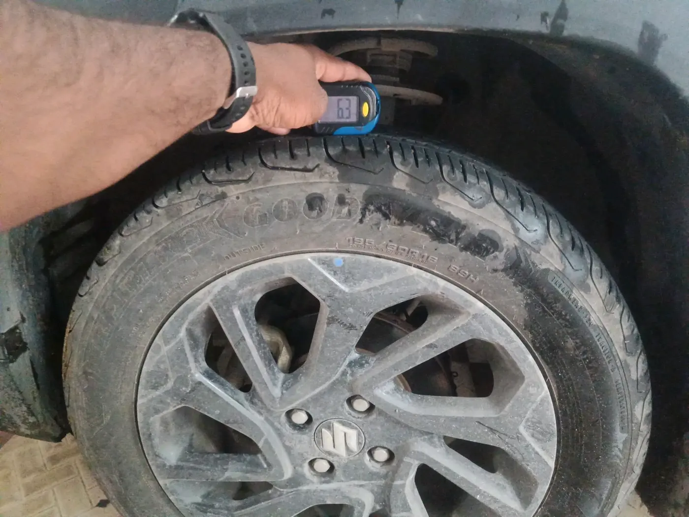 2023 Maruti FRONX DELTA PLUS 1.2L AGS, Petrol, Automatic, 13,566 km, tyre