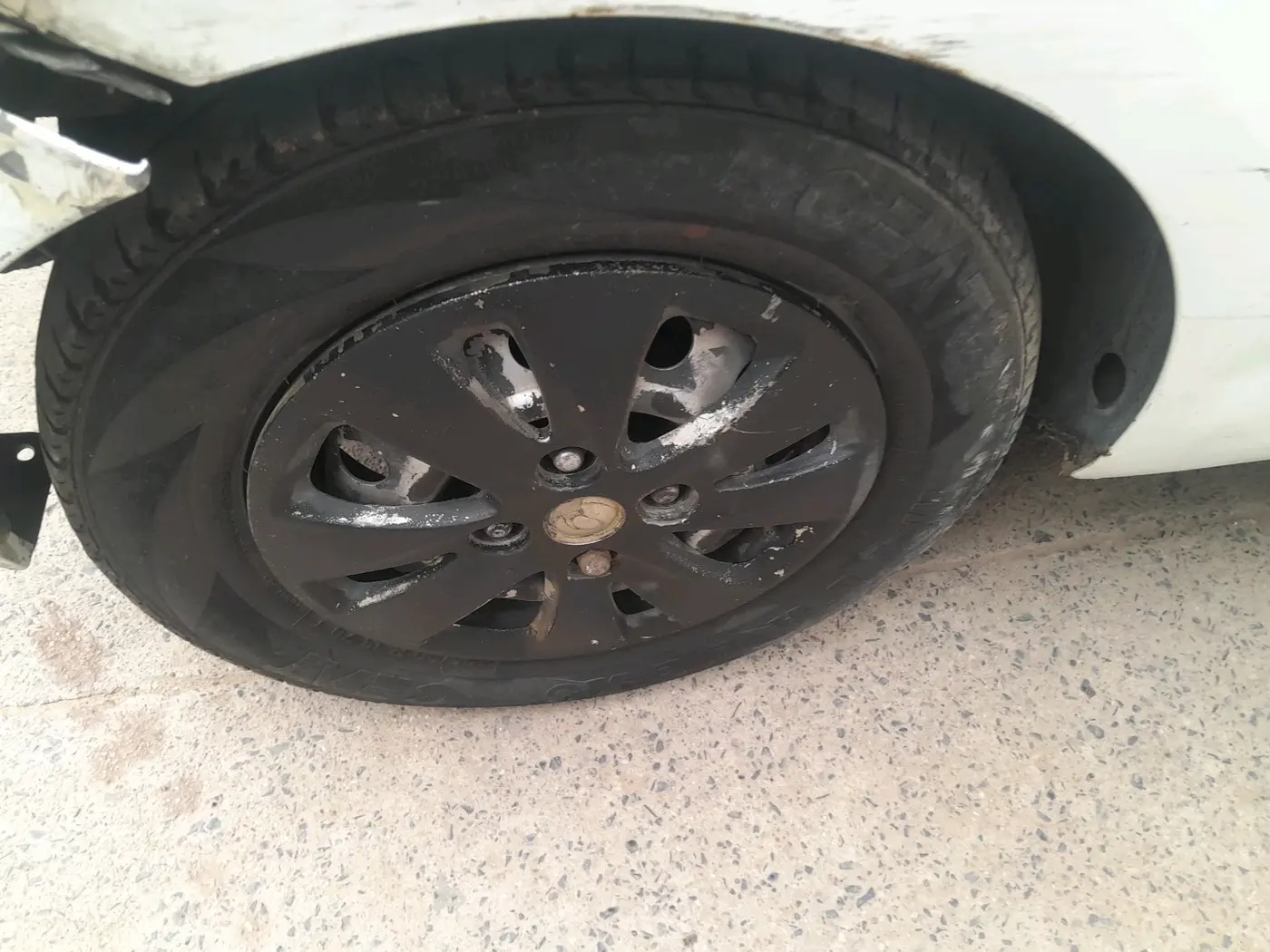 2011 Hyundai i10 ERA 1.1, CNG, Manual, 1,23,496 km, tyre