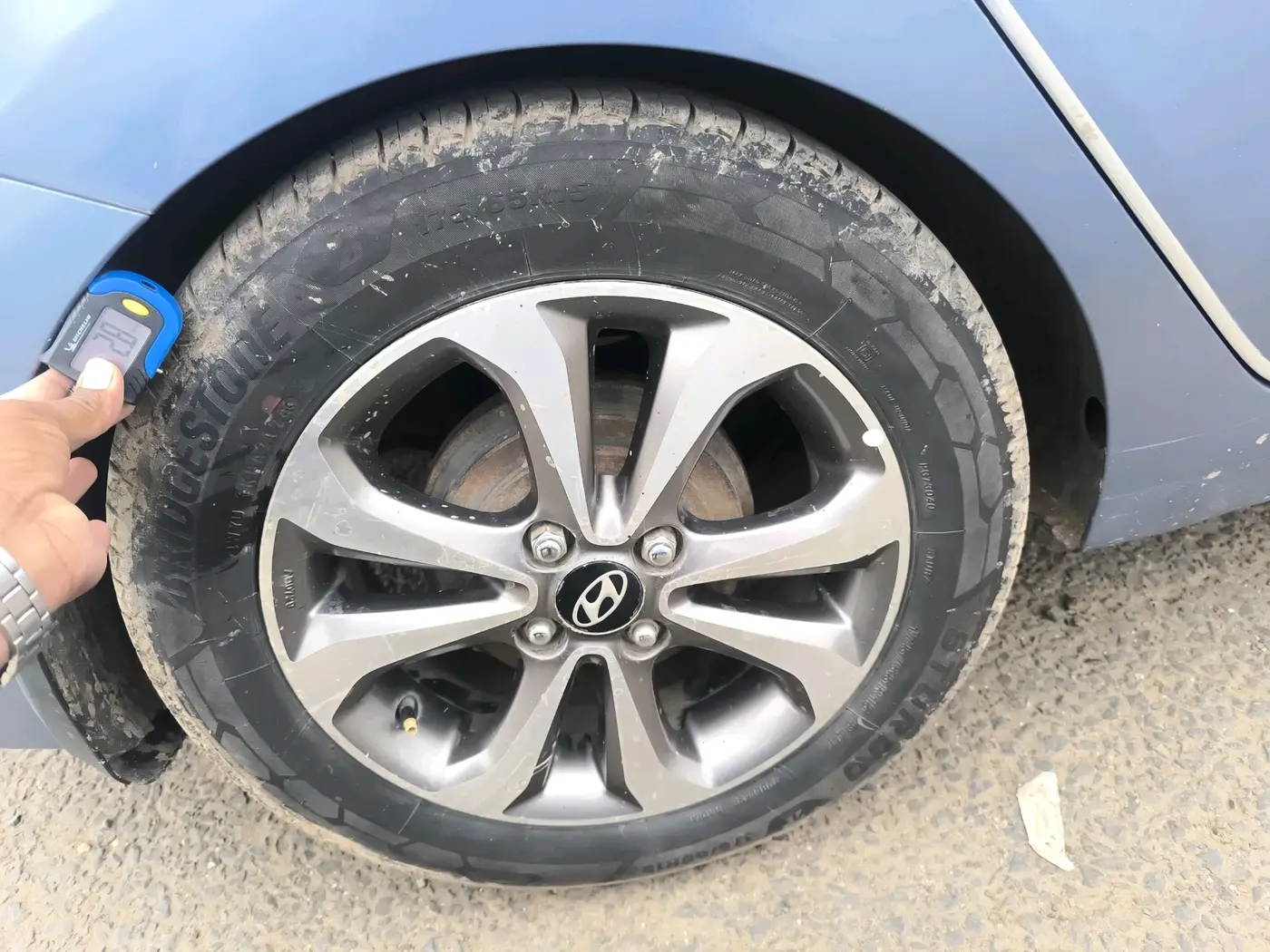 2015 Hyundai Xcent SX 1.2 (O), Petrol, Manual, 1,00,466 km, tyre