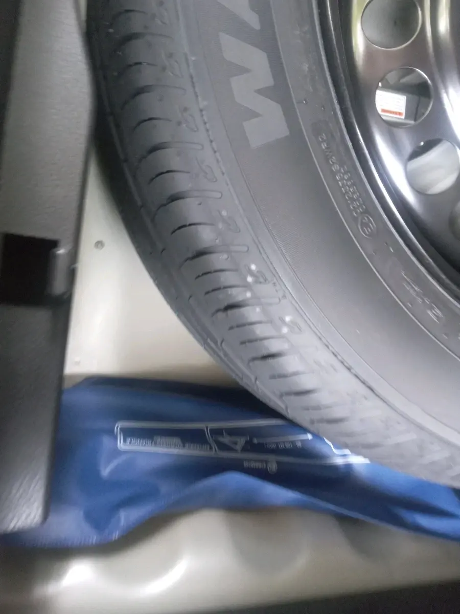 2025 Maruti BREZZA VXI, Petrol, Manual, 4,235 km, tyre