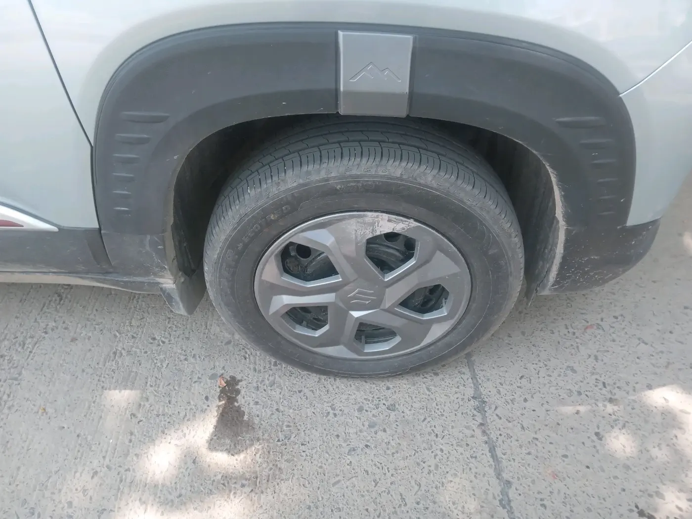 2025 Maruti BREZZA VXI, Petrol, Manual, 4,235 km, tyre