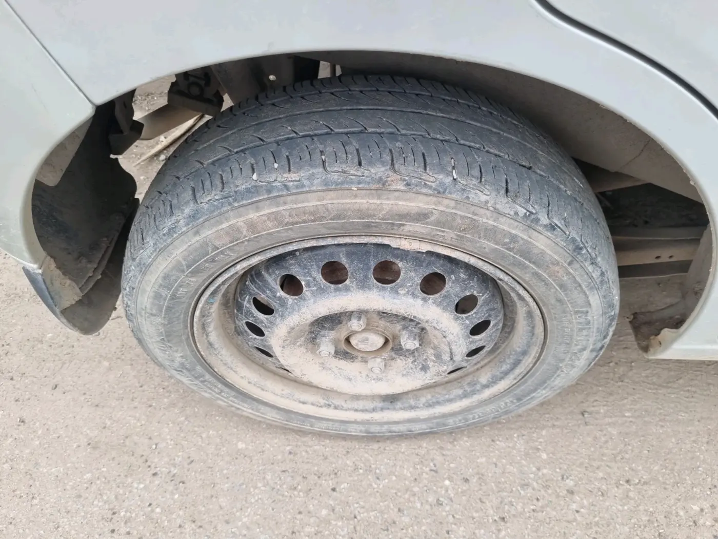 2012 Maruti Wagon R 1.0 VXI, Petrol, Manual, 43,001 km, tyre