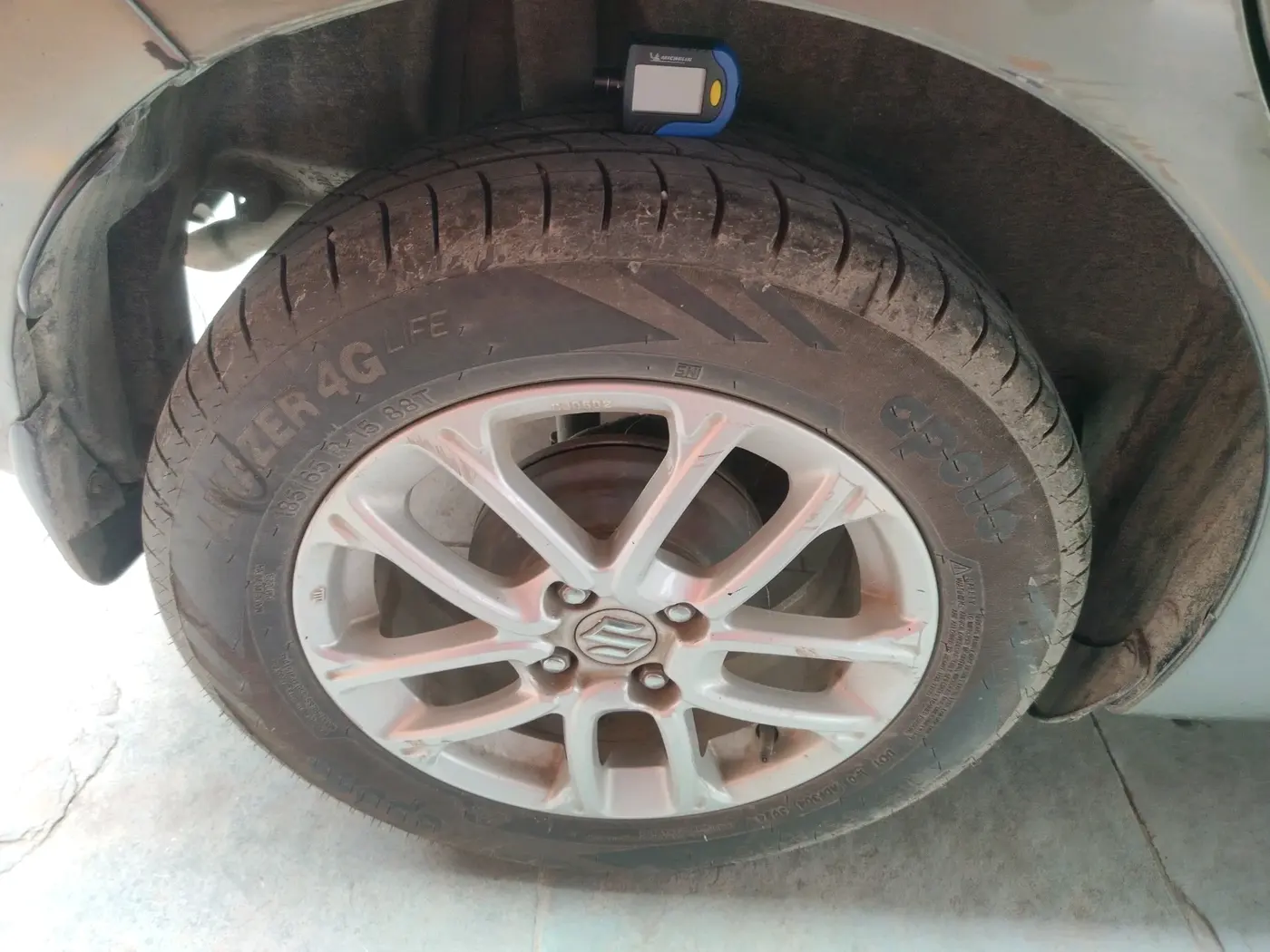 2020 Maruti Swift ZXI, Petrol, Manual, 66,405 km, tyre