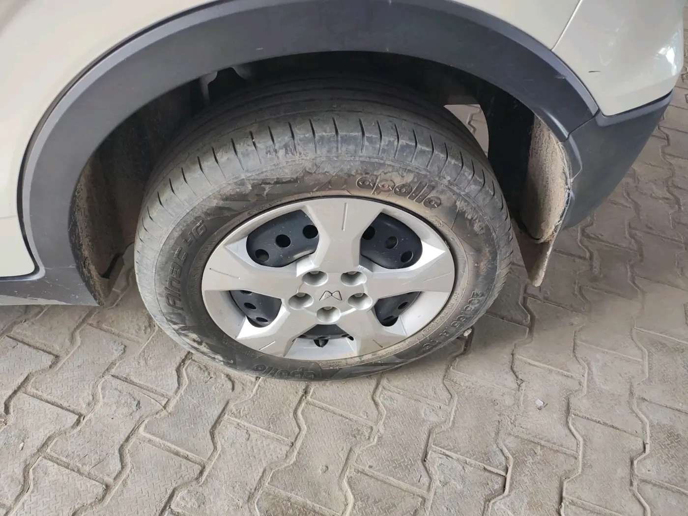 2023 Mahindra XUV300 W6 1.5 Diesel, Diesel, Manual, 34,857 km, tyre