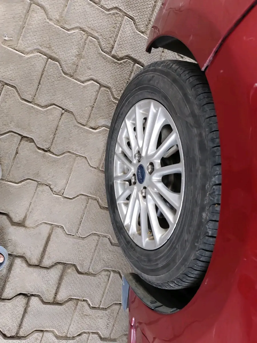 2019 Ford Figo Aspire TITANIUM 1.2 PETROL, CNG, Manual, 1,20,003 km, tyre