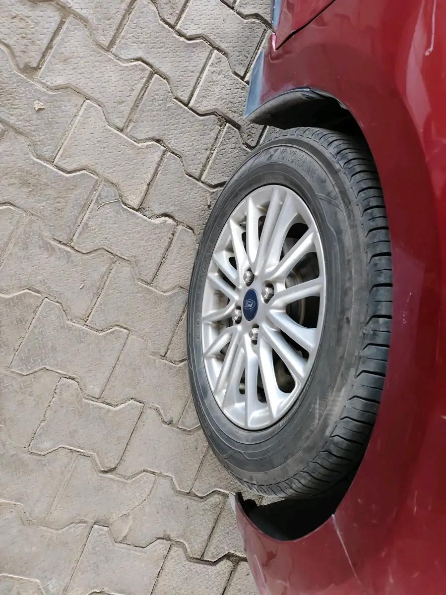 2019 Ford Figo Aspire TITANIUM 1.2 PETROL, CNG, Manual, 1,20,003 km, tyre