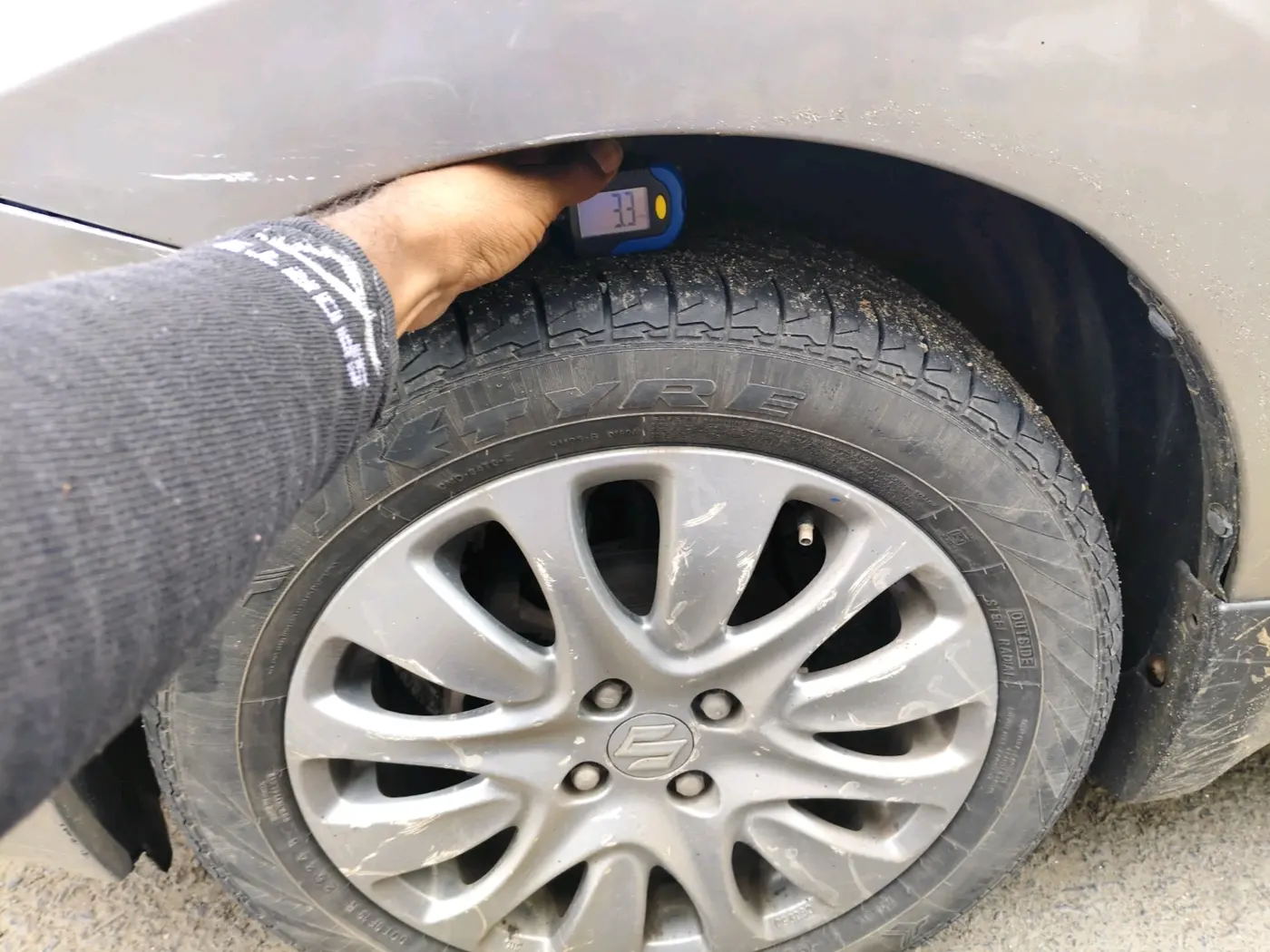2017 Maruti Baleno ZETA PETROL 1.2, CNG, Manual, 1,15,969 km, tyre