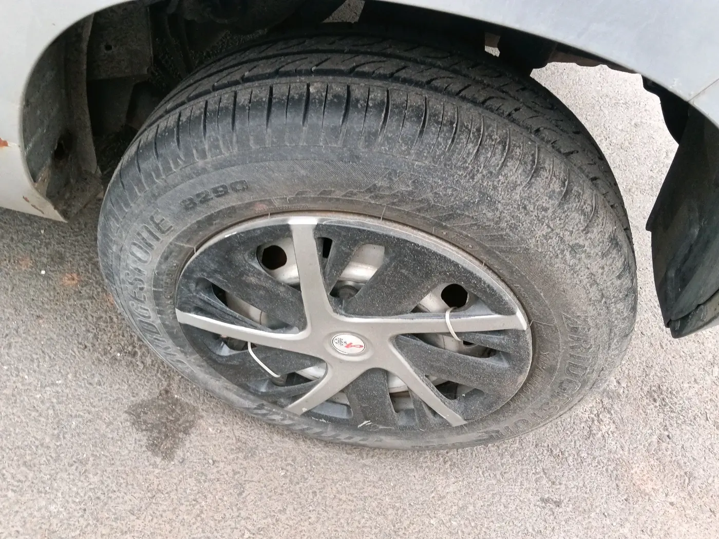 2016 Mahindra Kuv100 K2 D 6 STR, Diesel, Manual, 1,15,398 km, tyre