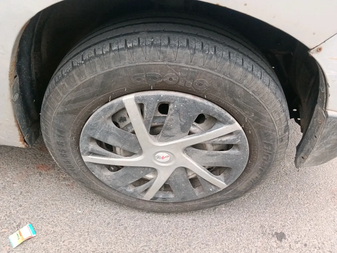 2016 Mahindra Kuv100 K2 D 6 STR, Diesel, Manual, 1,15,398 km, tyre