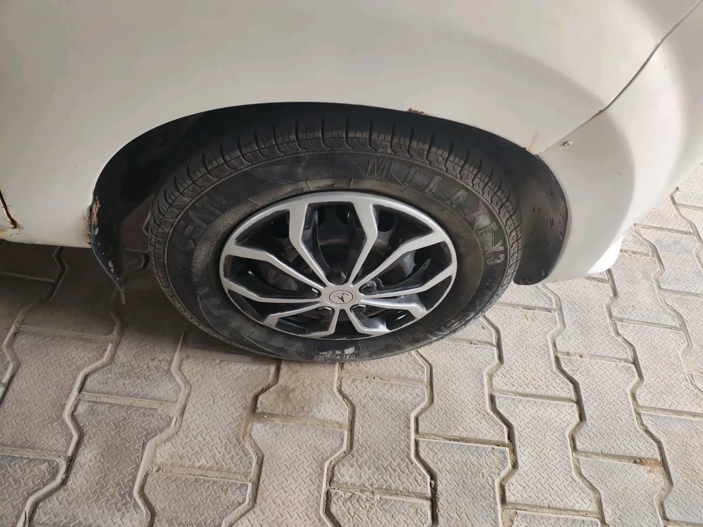 2015 Maruti Alto 800 VXI, Petrol, Manual, 2,00,752 km, tyre
