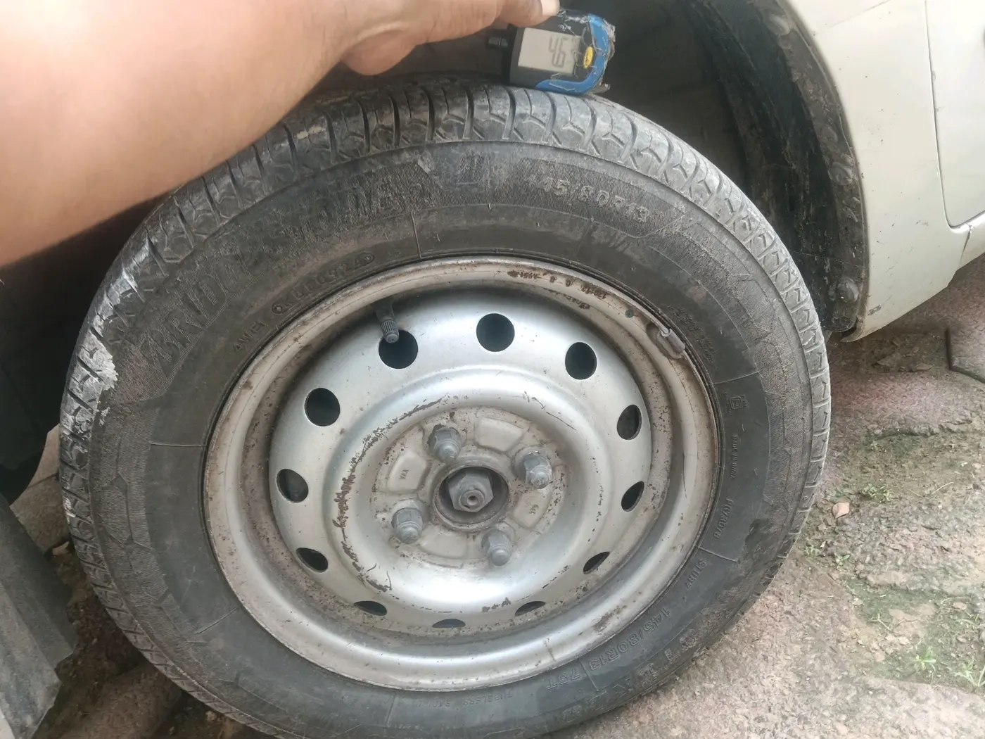 2012 Maruti Wagon R 1.0 LXI, CNG, Manual, 82,466 km, tyre