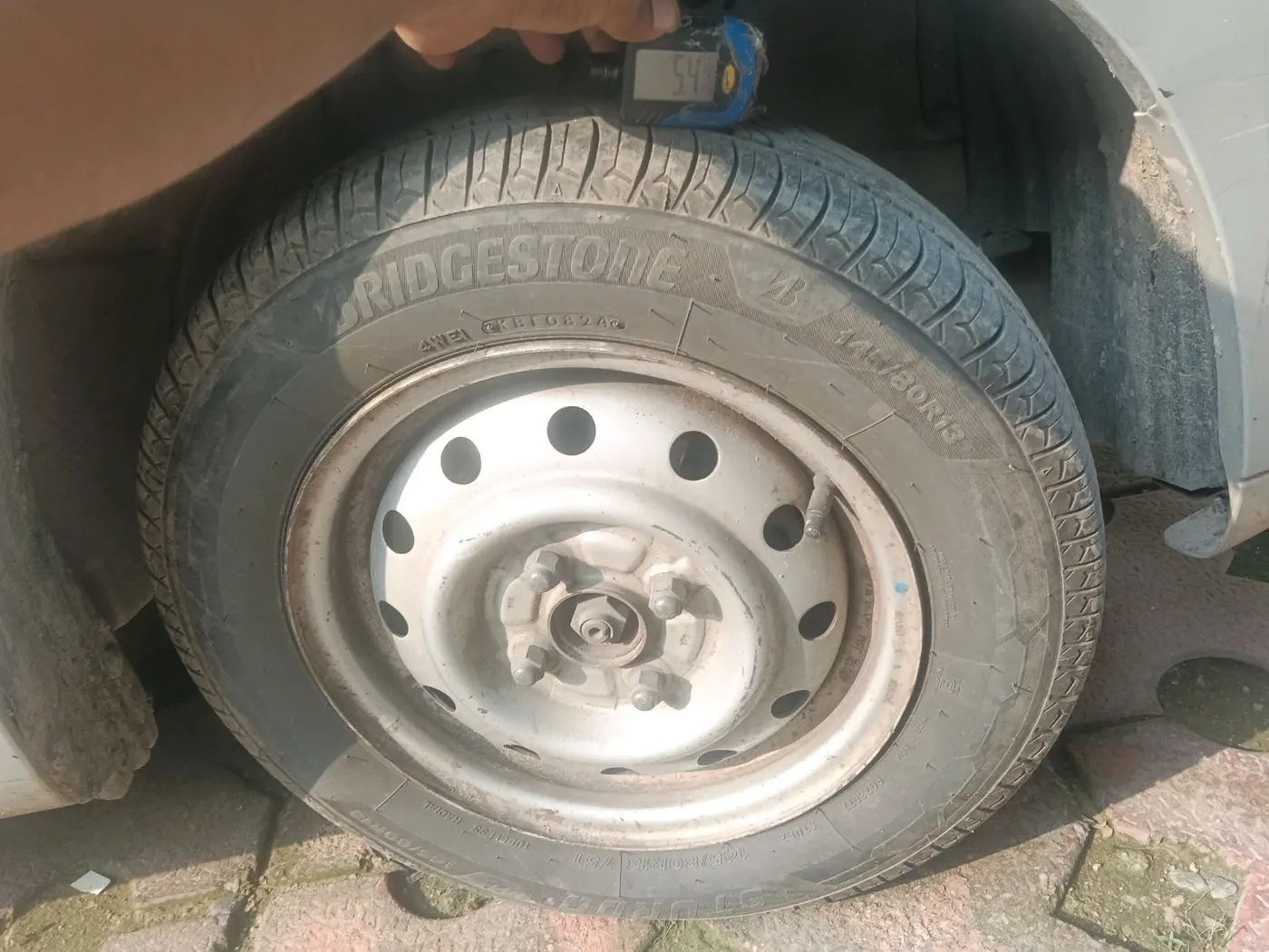 2012 Maruti Wagon R 1.0 LXI, CNG, Manual, 82,466 km, tyre