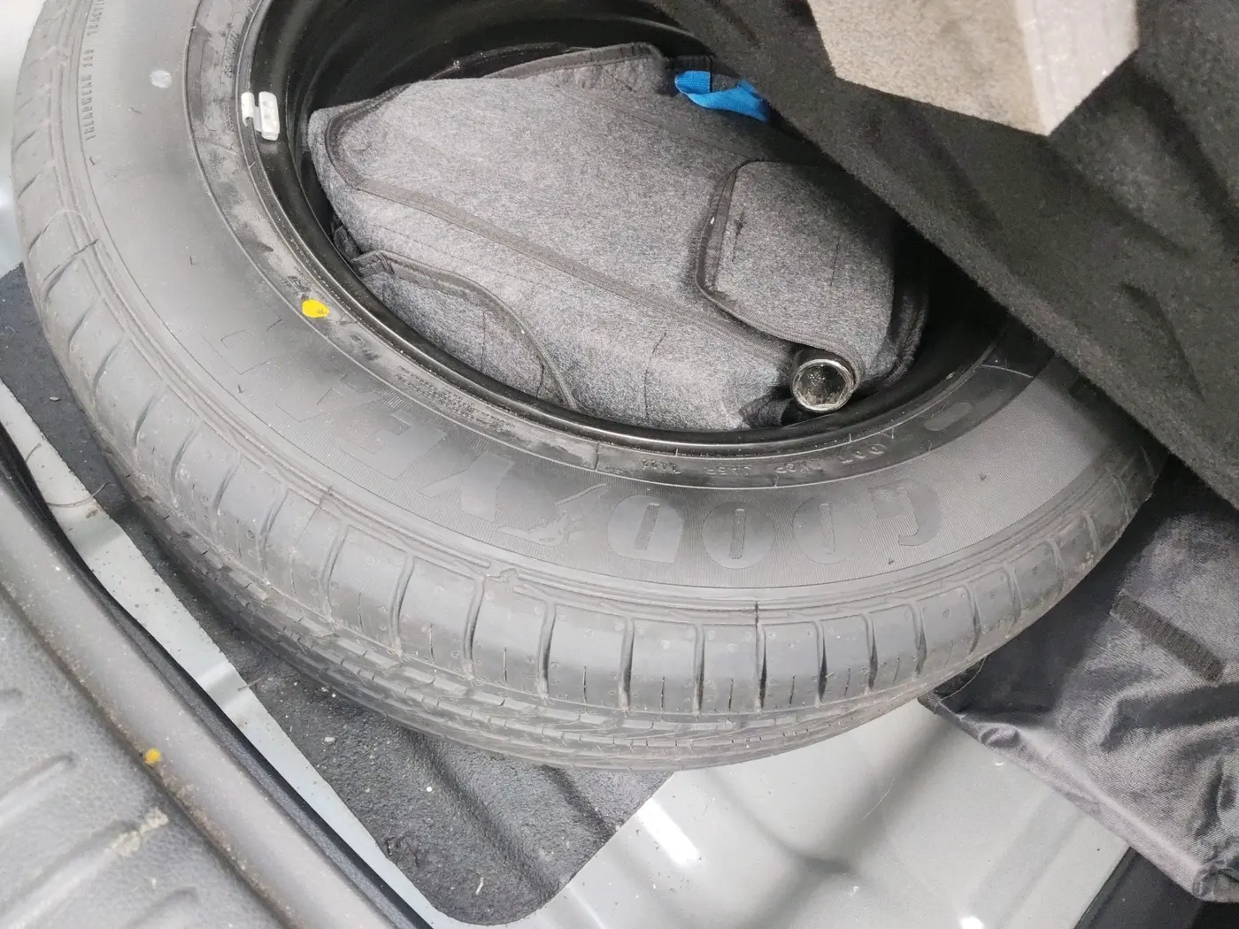 2022 KIA SELTOS HTK PLUS 1.5, Petrol, Manual, 30,134 km, tyre