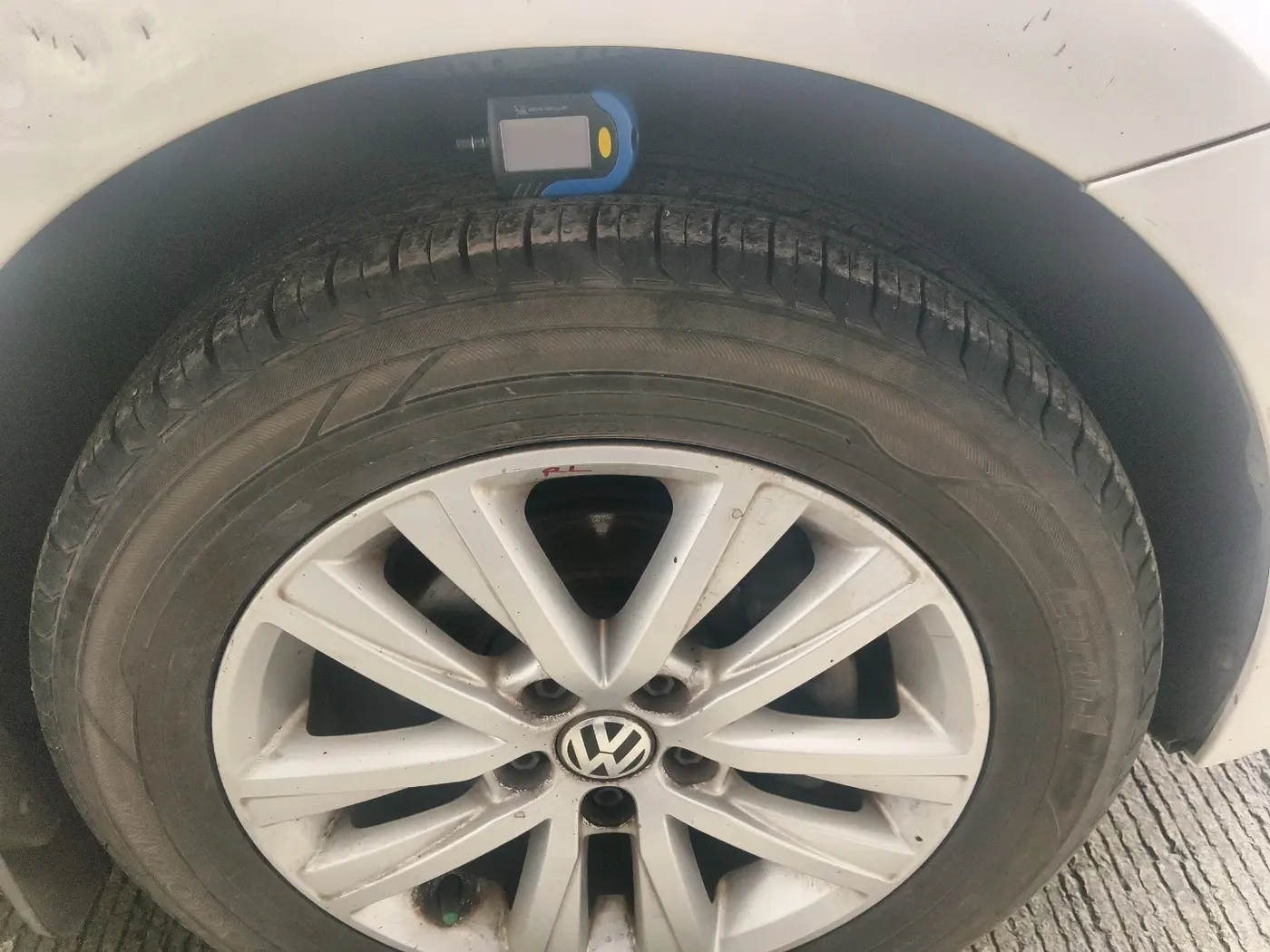 2014 Volkswagen Polo HIGHLINE1.2L, Petrol, Manual, 85,530 km, tyre