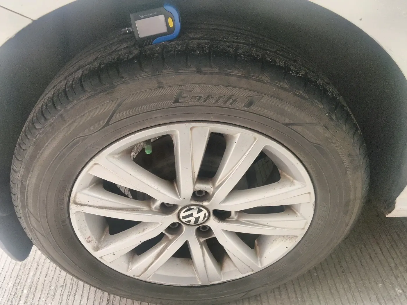 2014 Volkswagen Polo HIGHLINE1.2L, Petrol, Manual, 85,530 km, tyre
