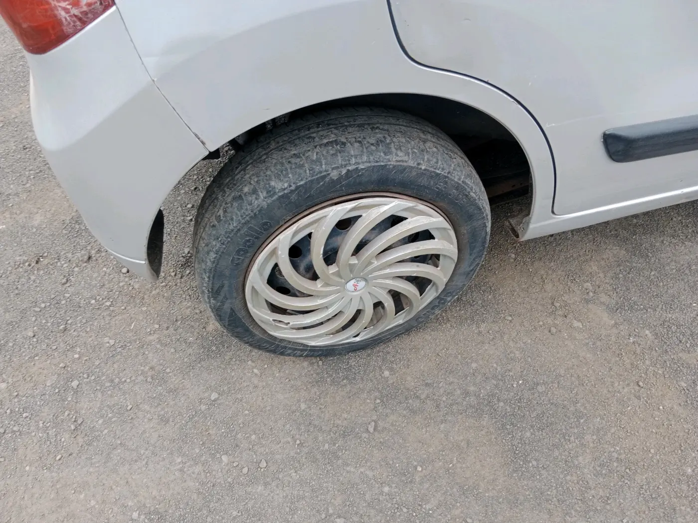 2011 Maruti Wagon R 1.0 VXI, Petrol, Manual, 1,66,802 km, tyre