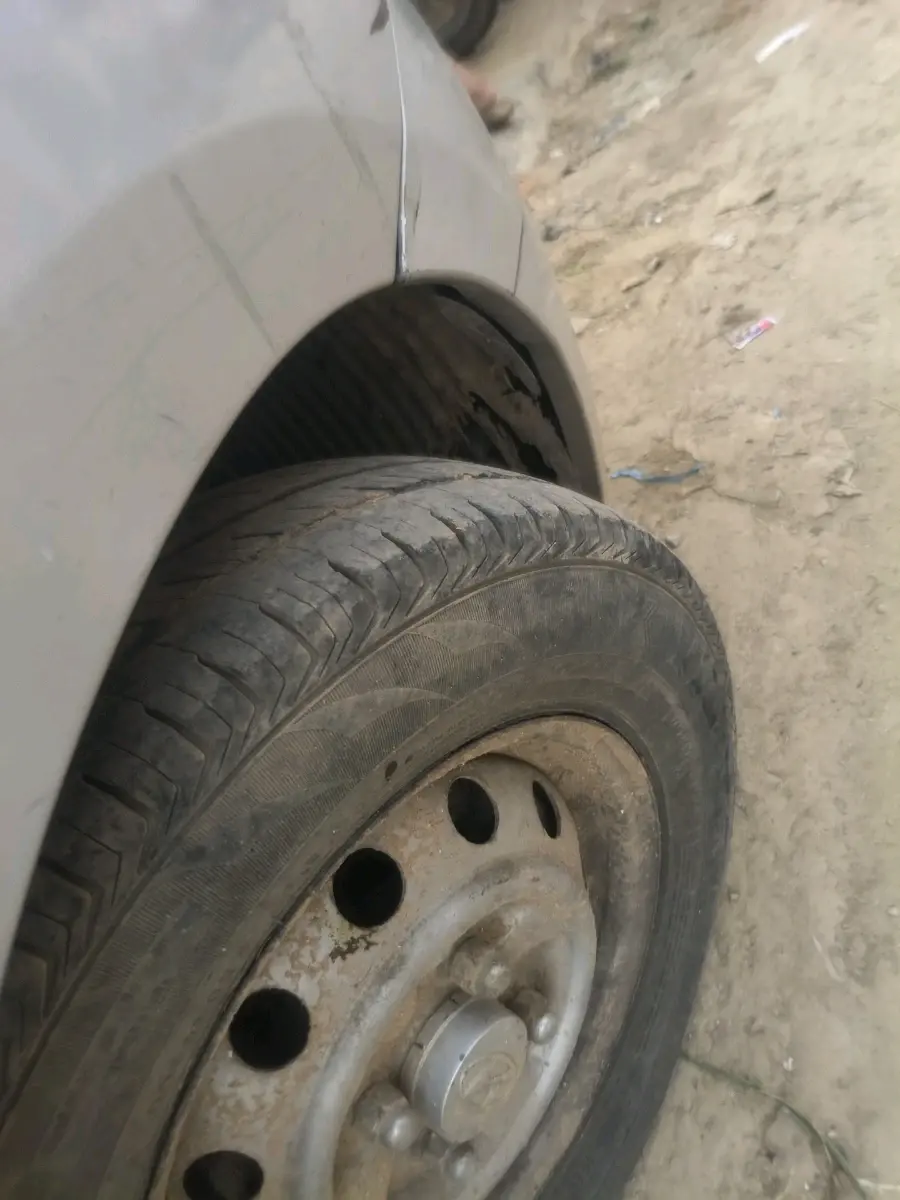 2014 Hyundai Eon ERA +, Petrol, Manual, 63,480 km, tyre