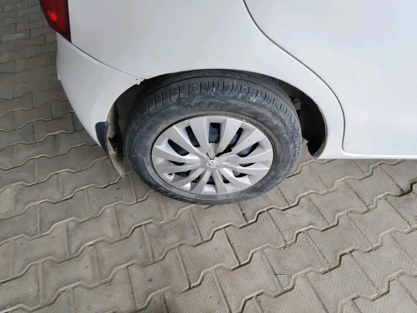 2015 Toyota Etios Liva GD, Diesel, Manual, 1,49,407 km, tyre