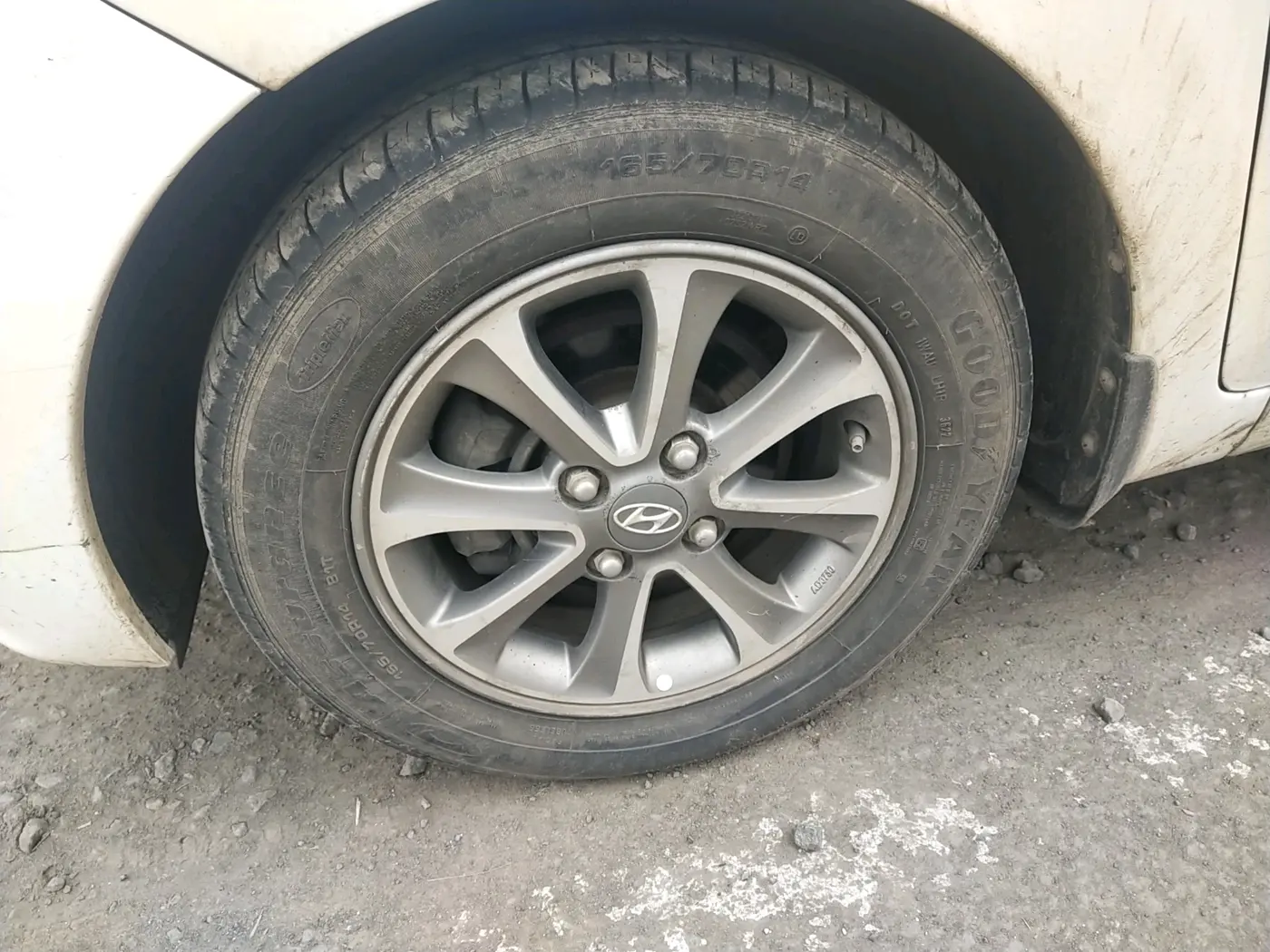 2014 Hyundai Grand i10 ASTA (O) 1.2 KAPPA VTVT, Petrol, Manual, 1,22,676 km, tyre