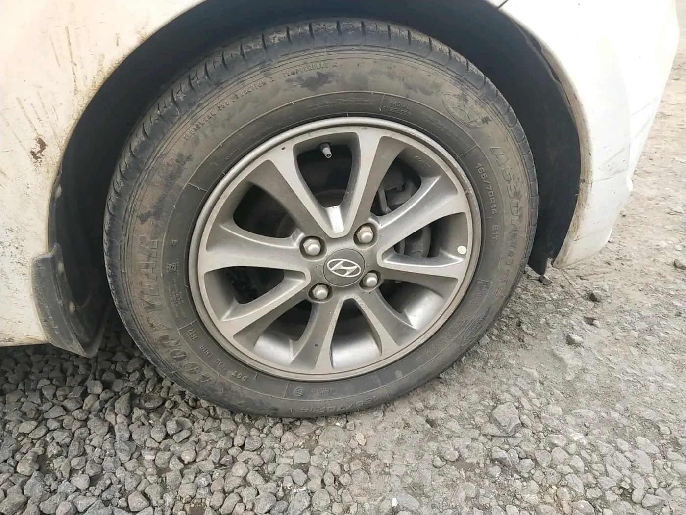 2014 Hyundai Grand i10 ASTA (O) 1.2 KAPPA VTVT, Petrol, Manual, 1,22,676 km, tyre