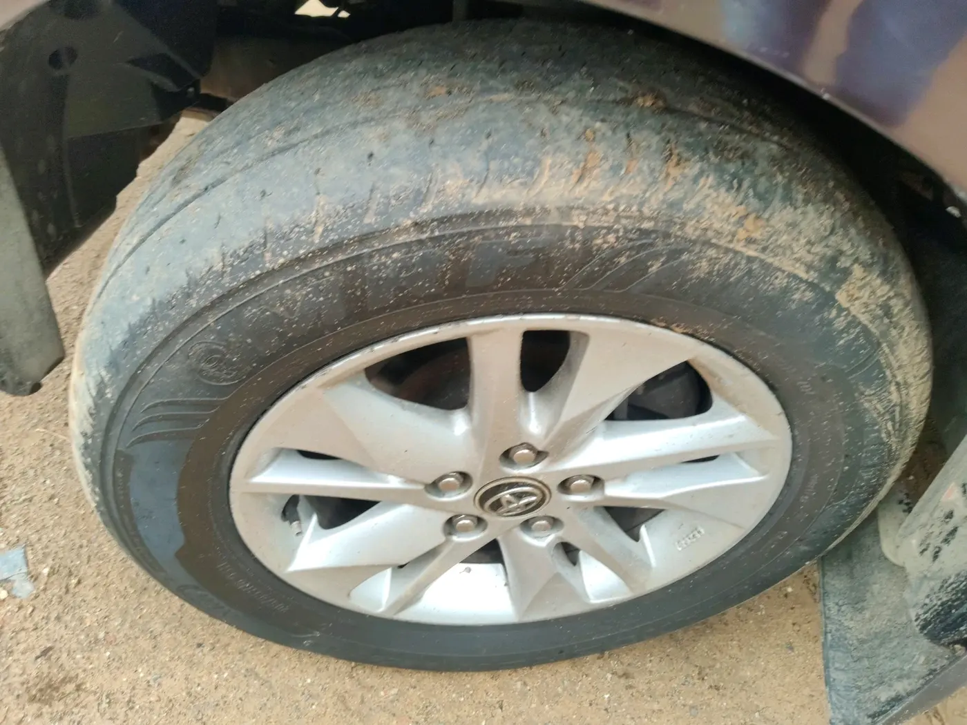 2017 Toyota Innova Crysta 2.8 GX AT 7 STR, Diesel, Automatic, 1,52,259 km, tyre