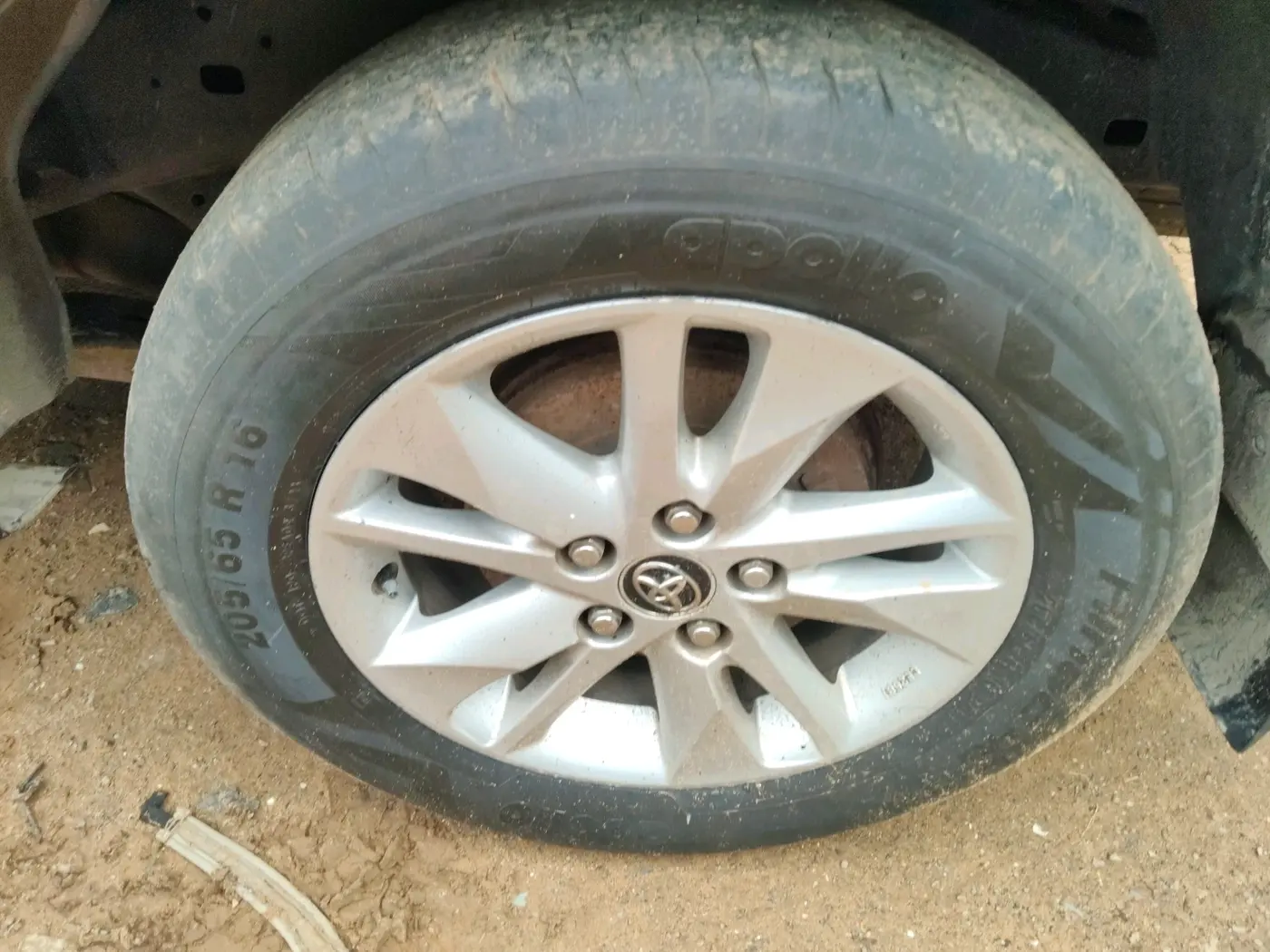 2017 Toyota Innova Crysta 2.8 GX AT 7 STR, Diesel, Automatic, 1,52,259 km, tyre