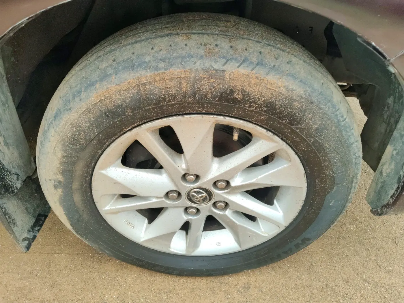 2017 Toyota Innova Crysta 2.8 GX AT 7 STR, Diesel, Automatic, 1,52,259 km, tyre