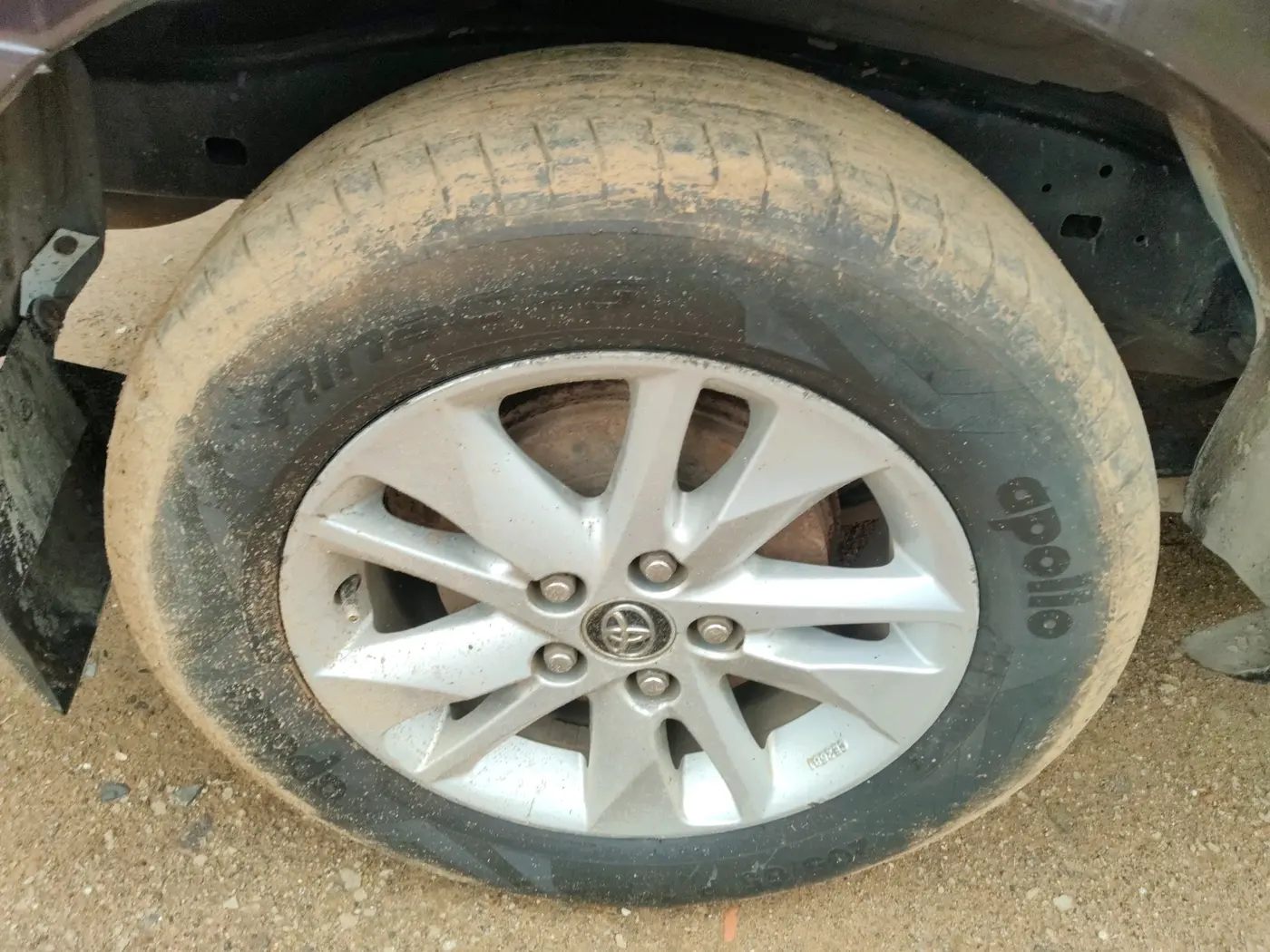 2017 Toyota Innova Crysta 2.8 GX AT 7 STR, Diesel, Automatic, 1,52,259 km, tyre